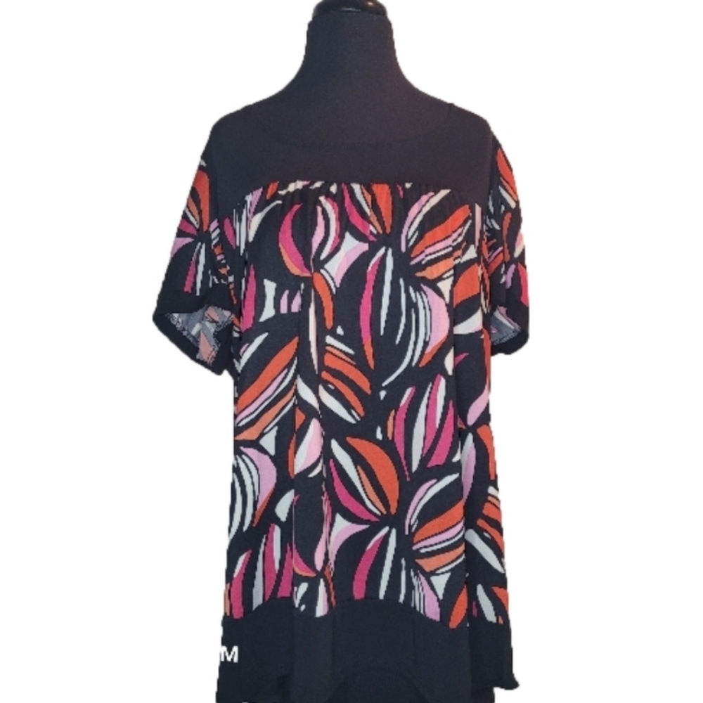 GODDESS, Black, white, red, & pink, abstract floral short-sleeve top. Sz 1X